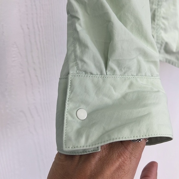 Patagonia - Sol Patrol Mint Long Sleeve Collared Button Down Hidden Pocket Top 2 - Picture 6 of 15